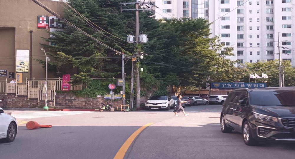 Có xe đỗ hai bên