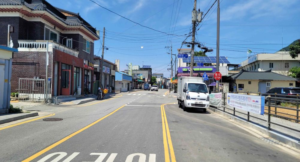 Child protection zone · Driveway on the left and alley on the right · Crosswalk without traffic signals ahead