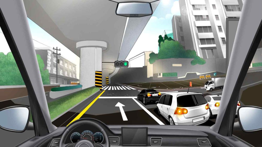 Road with bridge piers · Vehicles that were stopped are about to move off on the green signal · Three-way signalized intersection