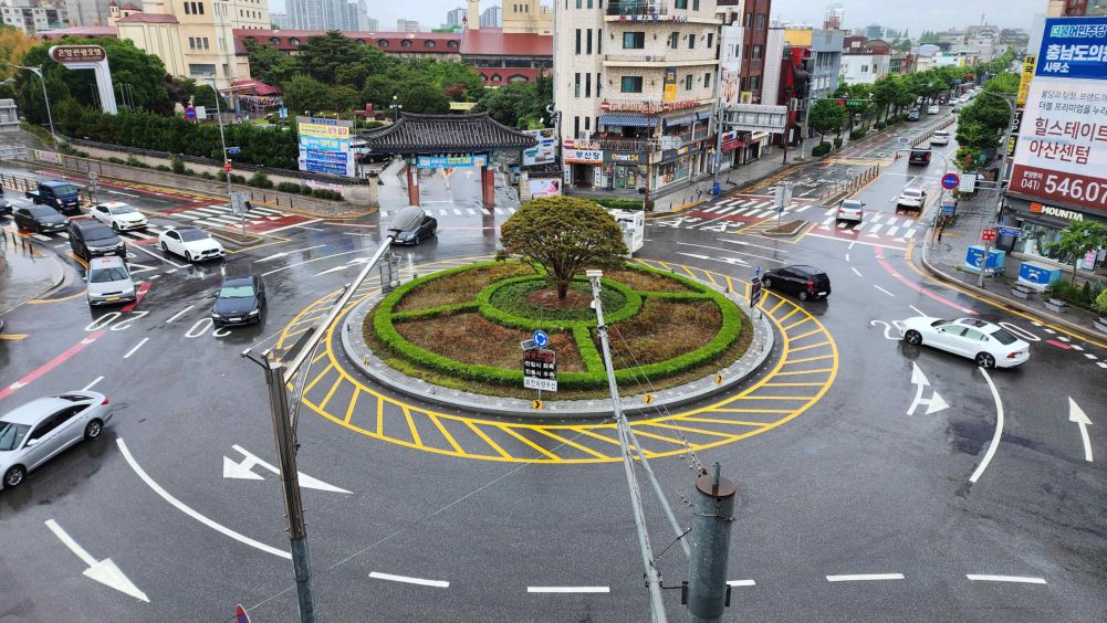 Which TWO are incorrect ways of passing through a roundabout?
